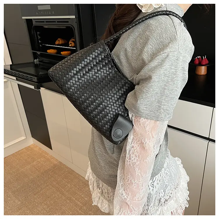 Red Woven Cross-Border Bag for Women Summer 2026 — feature 22