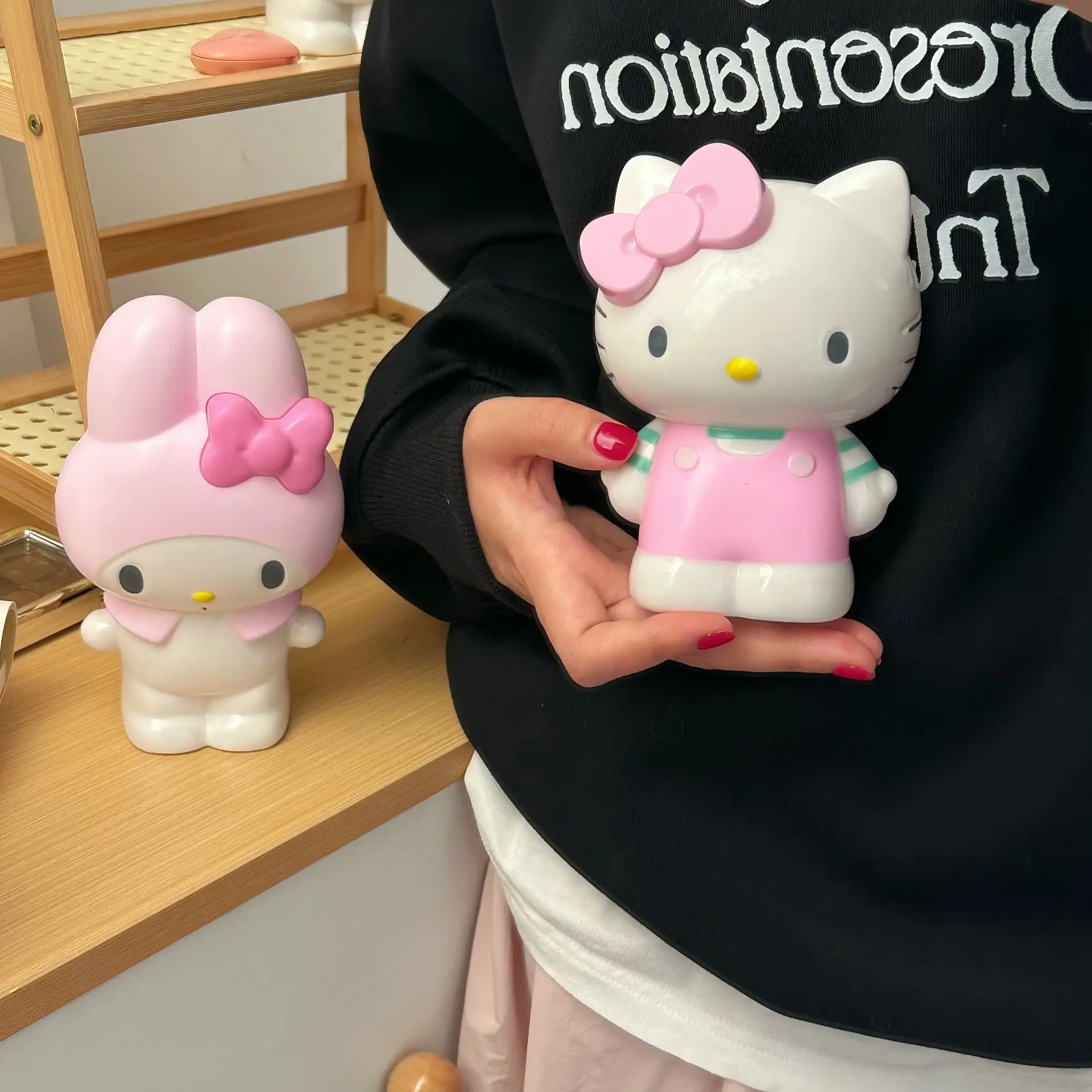Hello Kitty Makeup Brush Storage Tube with Cat Design — feature 10