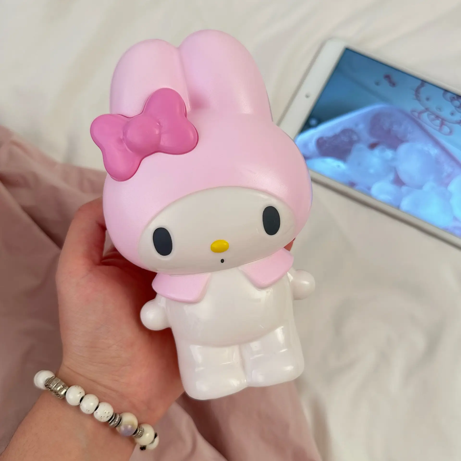 Hello Kitty Makeup Brush Storage Tube with Cat Design — feature 14
