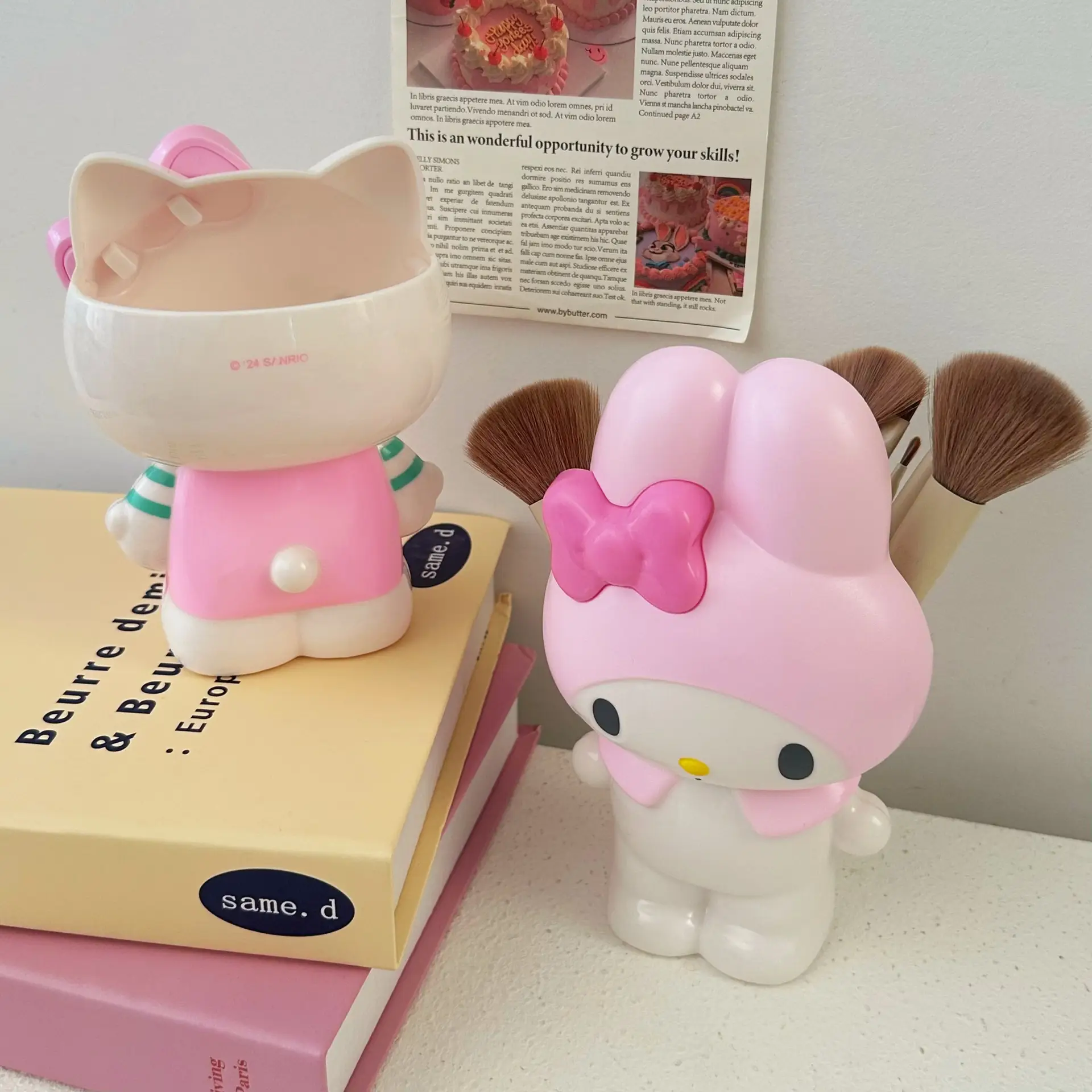 Hello Kitty Makeup Brush Storage Tube with Cat Design — feature 6