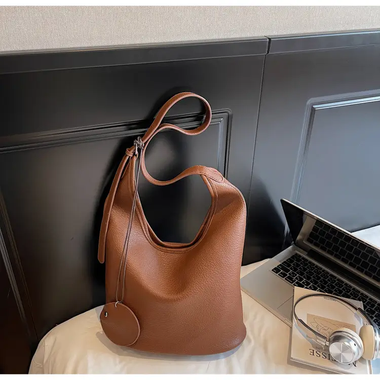 Women Korean Retro Lychee Bucket Bag 2025 — feature 26