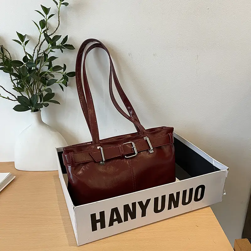 Silver Women's Shoulder Bag with Hanyunuo Label - Image 11