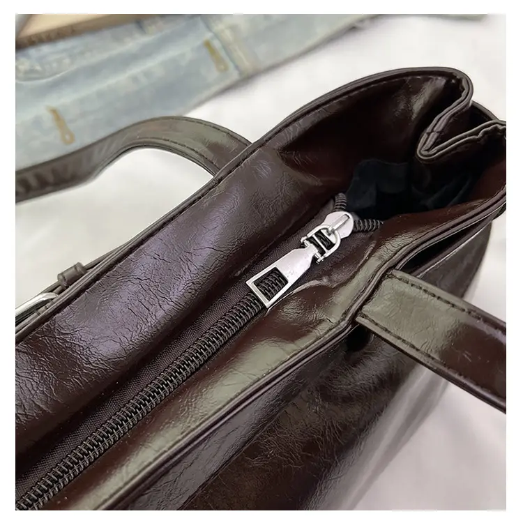 Silver Women's Shoulder Bag with Hanyunuo Label — feature 12