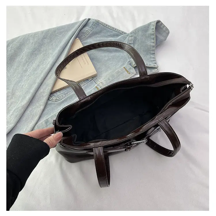 Silver Women's Shoulder Bag with Hanyunuo Label — feature 14