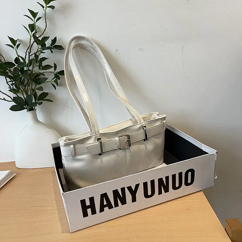 Silver Women's Shoulder Bag with Hanyunuo Label — feature 16