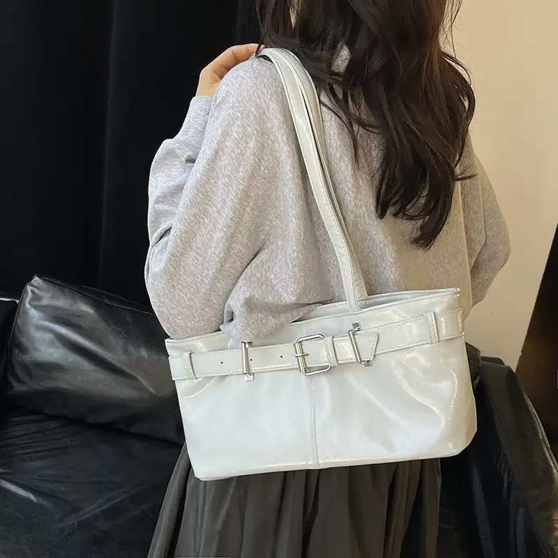 Silver Women's Shoulder Bag with Hanyunuo Label — feature 27