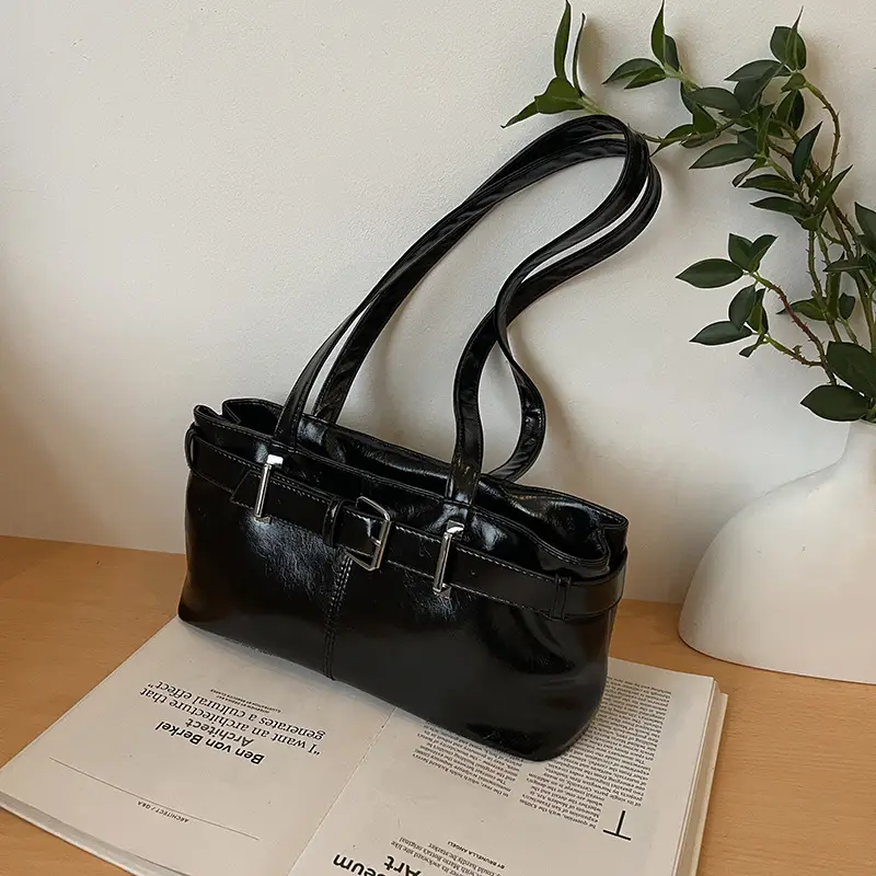 Silver Women's Shoulder Bag with Hanyunuo Label - Image 9