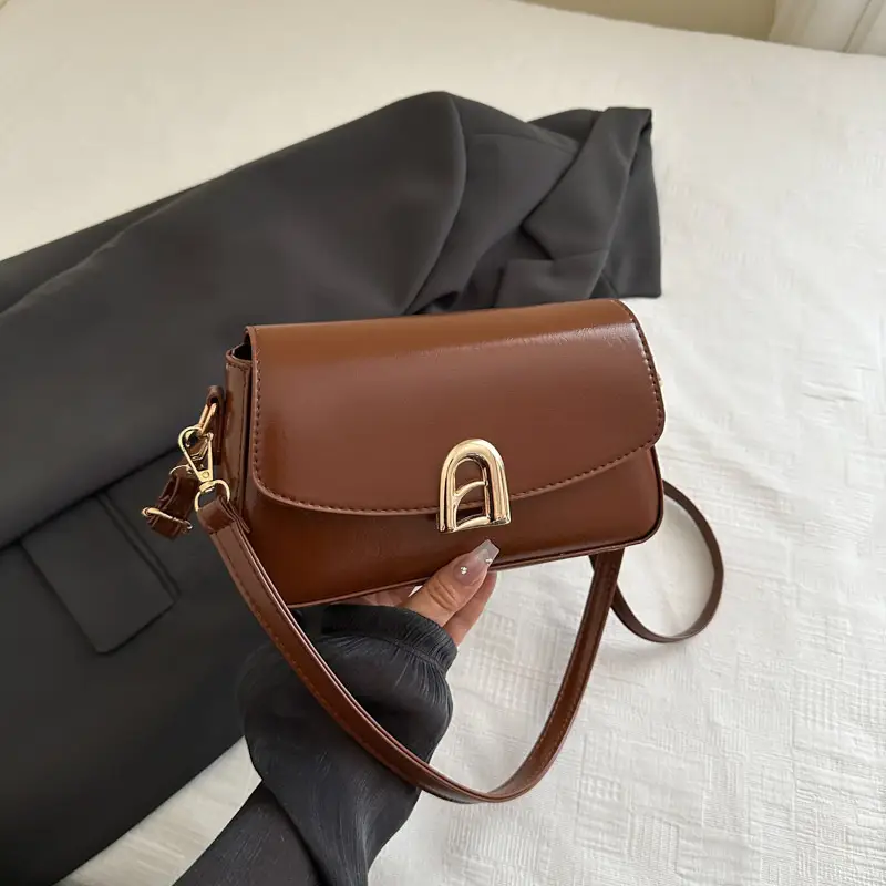 White Women's Square Handbag with Gold Clasp - Image 5