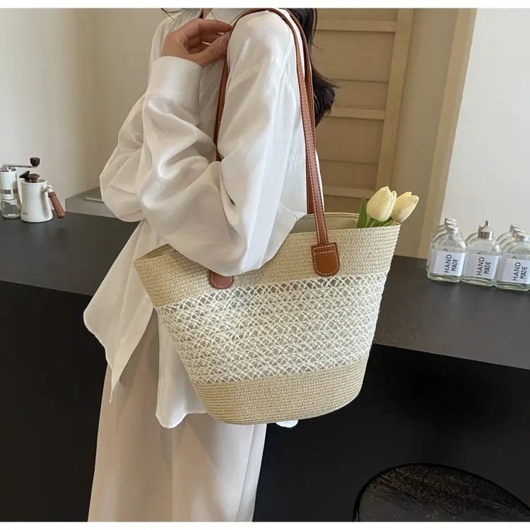 2025 New Striped Straw Bag Large Capacity Fashion Commuter Women's Handbag Tote Basket Stylish Hollow Shoulder Bag - Image 3
