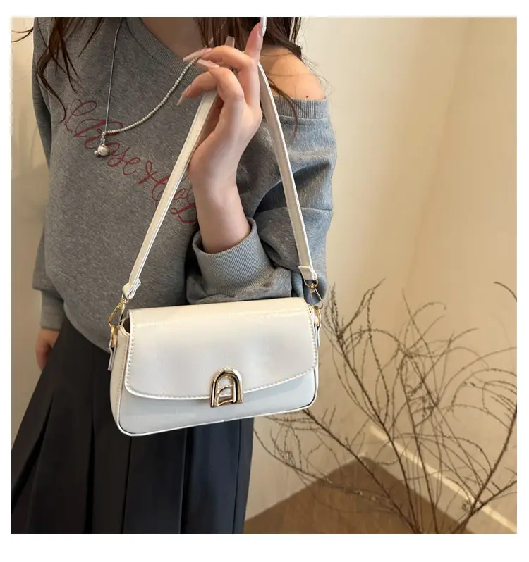 Women's Beige Crossbody Handbag with Gold Clasp — feature 2