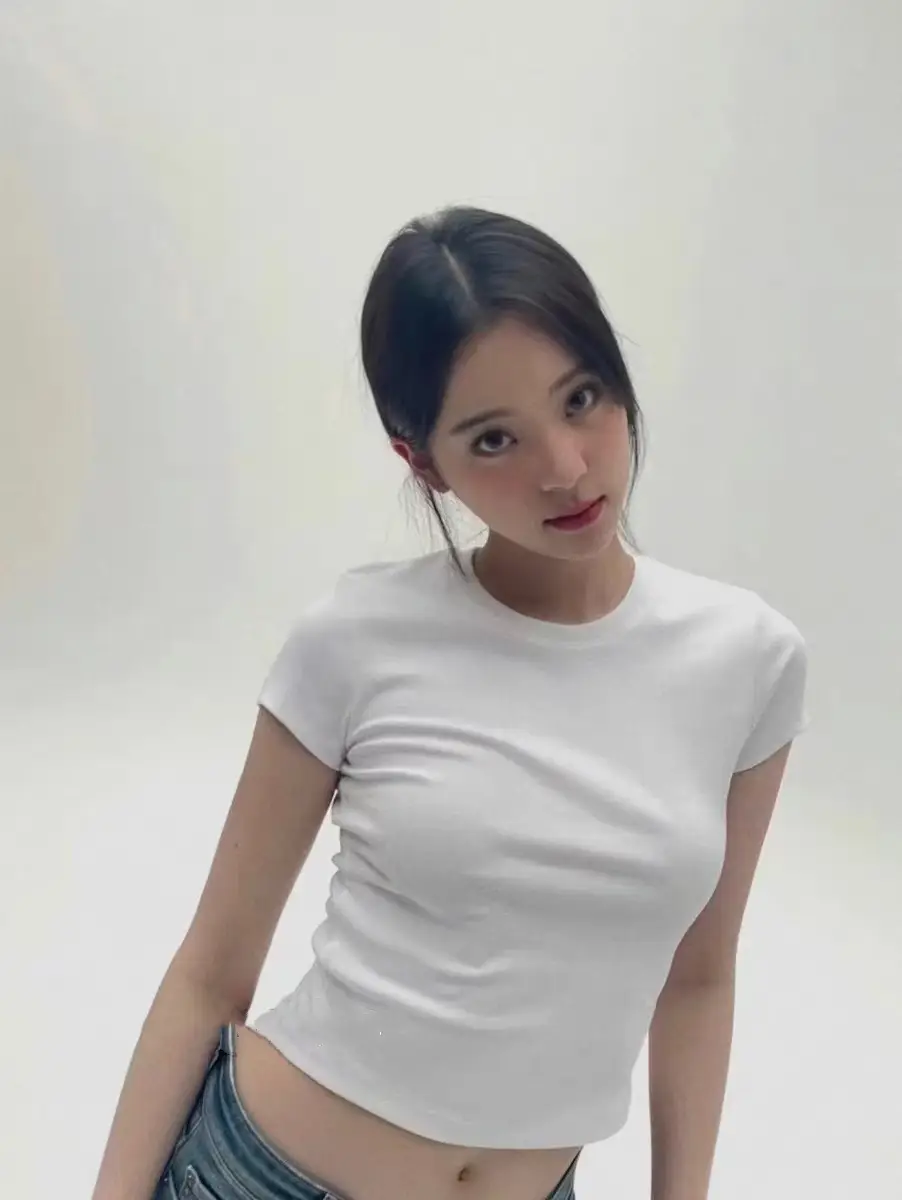 Jennie and Kendall Jenner's Same Style White Round-Neck Short-Sleeve T-Shirt for Women, 2026 Summer New Casual Short Top — feature 10