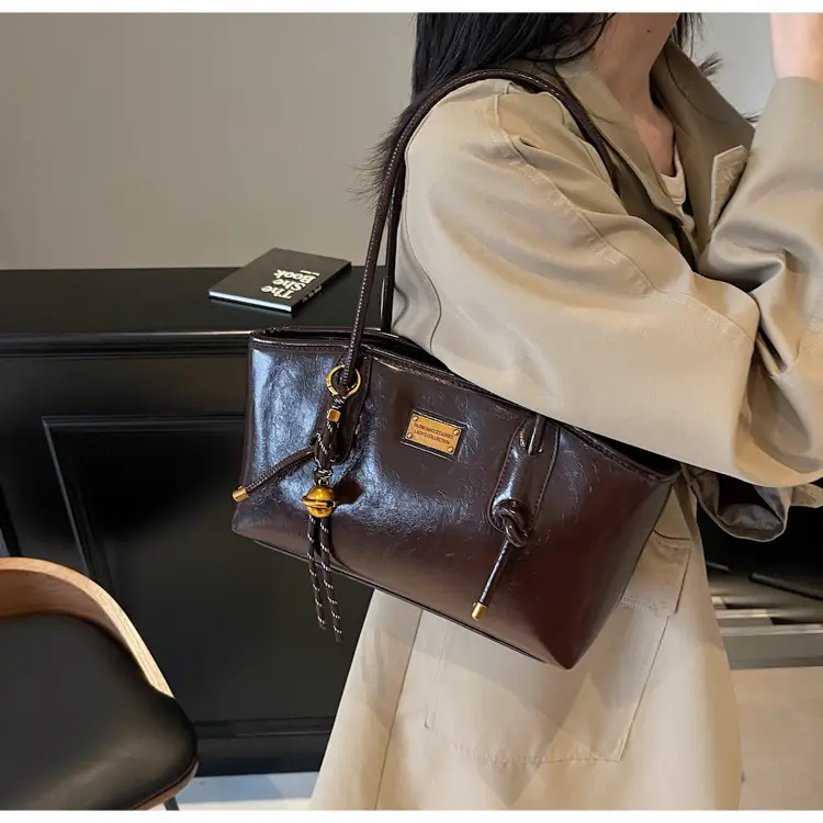 Women's Red Leather Shoulder Tote Bag 2025 Winter New — feature 11