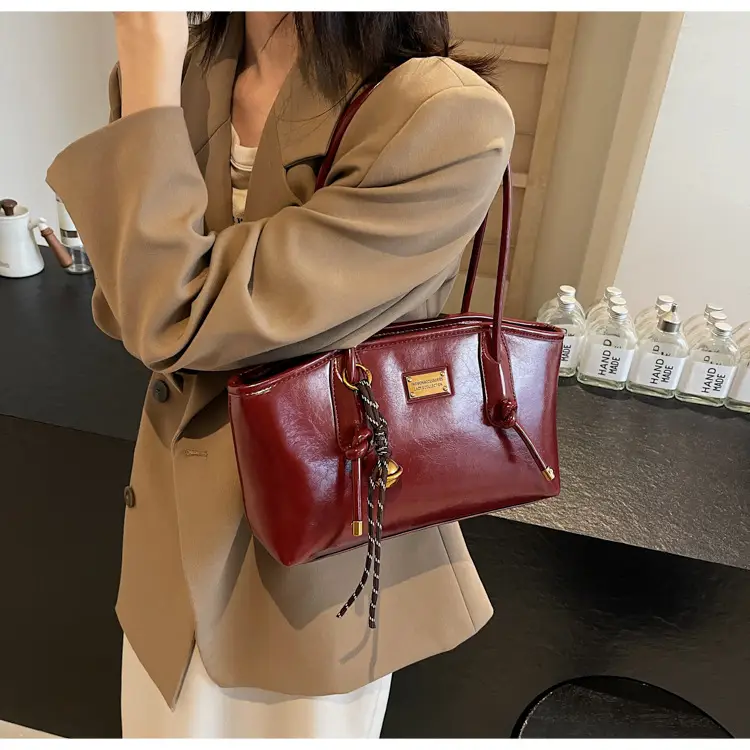 Women's Red Leather Shoulder Tote Bag 2025 Winter New — feature 15