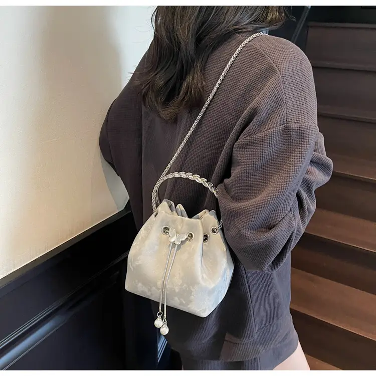 Korean Style Cream Bucket Bag with Chain Handle — feature 22