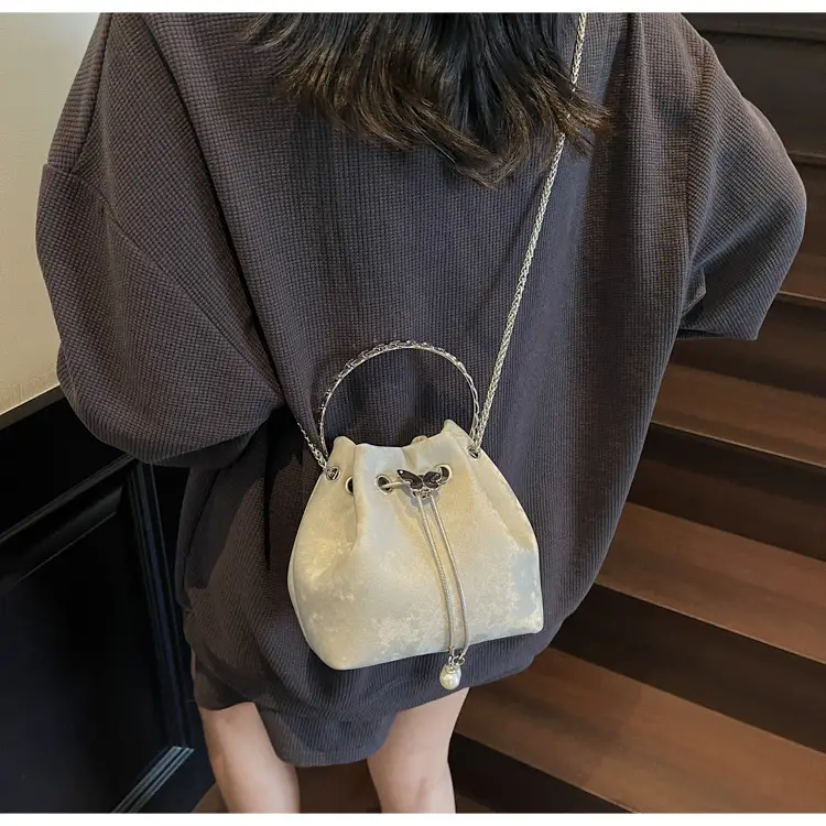 Korean Style Cream Bucket Bag with Chain Handle — feature 23