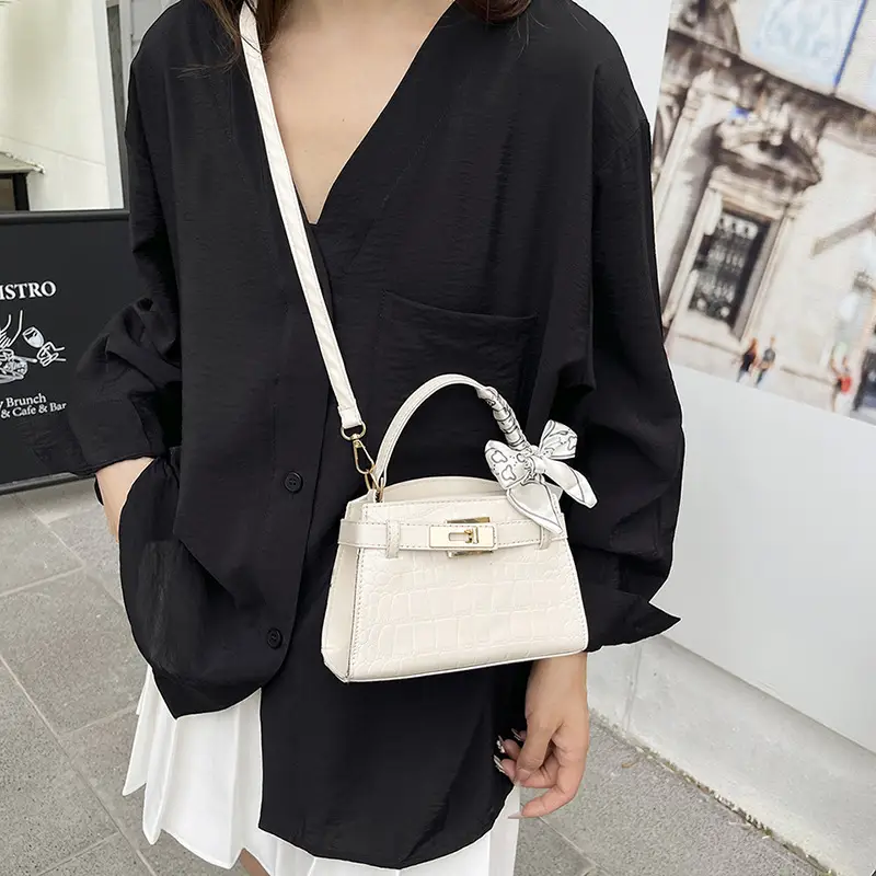 2025 Summer Women's Light Luxury Croc Pattern Shoulder Bag