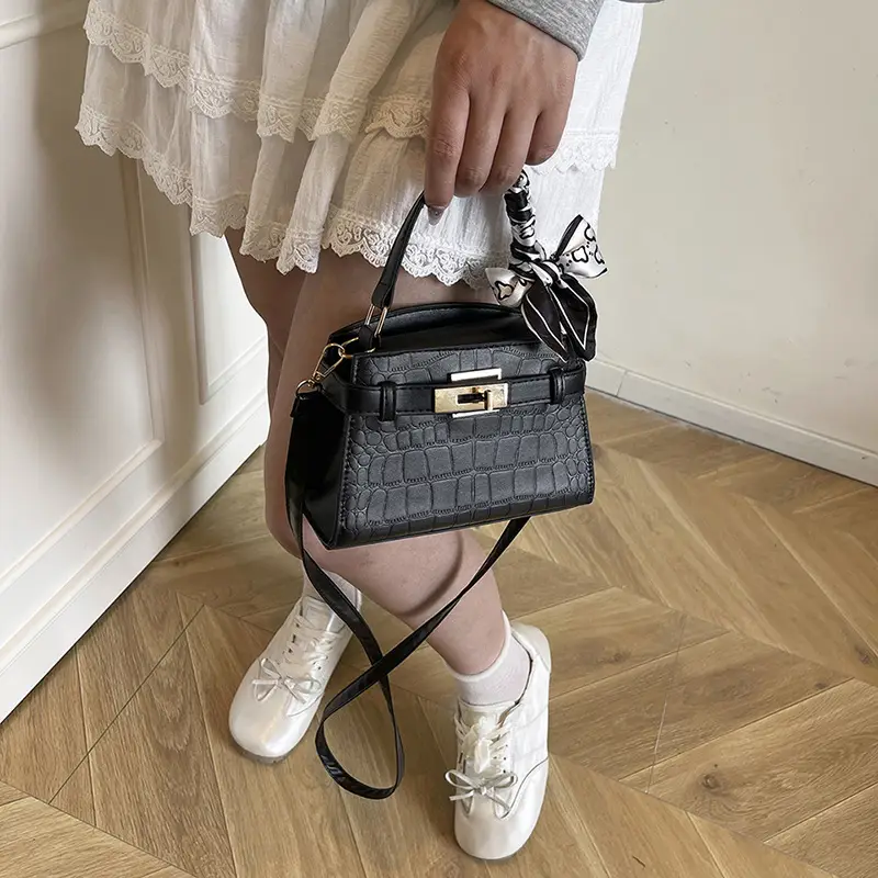 2025 Summer Women's Light Luxury Croc Pattern Shoulder Bag
