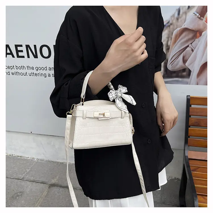 2025 Summer Women's Light Luxury Croc Pattern Shoulder Bag — feature 15