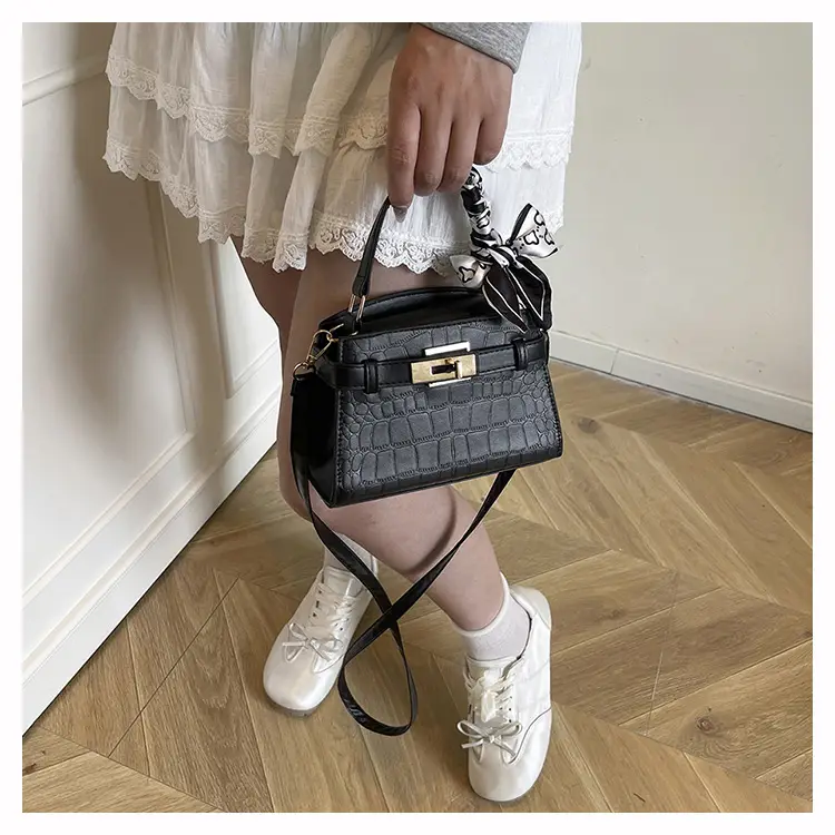2025 Summer Women's Light Luxury Croc Pattern Shoulder Bag — feature 21
