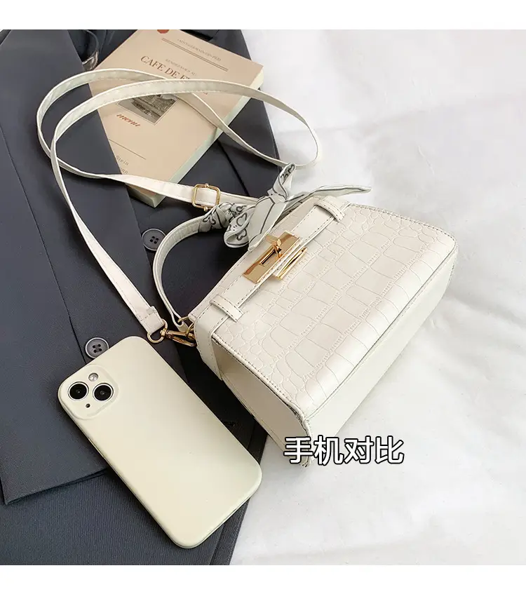 2025 Summer Women's Light Luxury Croc Pattern Shoulder Bag — feature 6