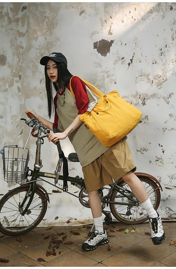 Yellow Velvet Travel Bag Large Capacity Waterproof — feature 32