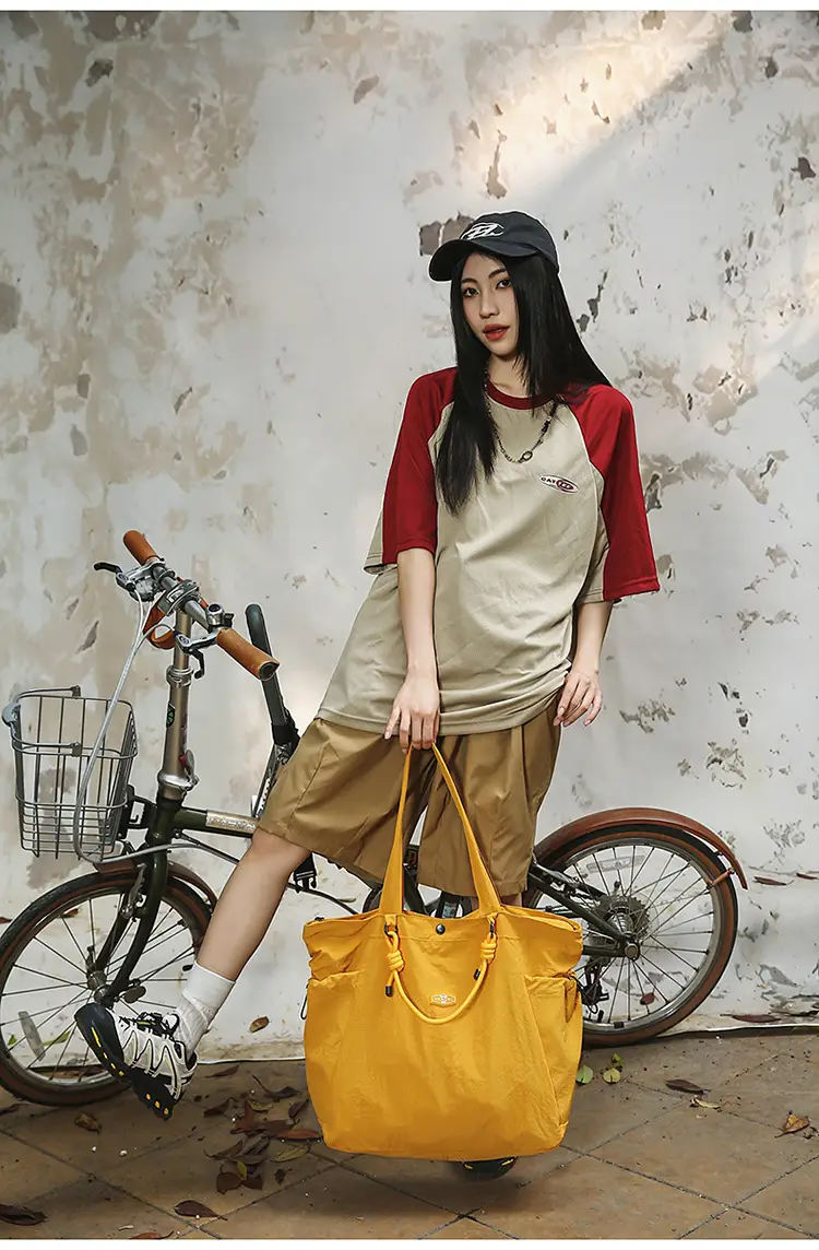 Yellow Velvet Travel Bag Large Capacity Waterproof — feature 40