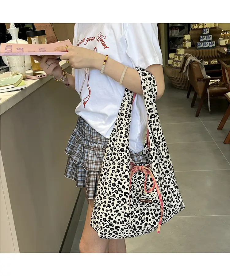 2025 Leopard Print College Student Commuting Bag Large Capacity Casual Shoulder Bag — feature 11