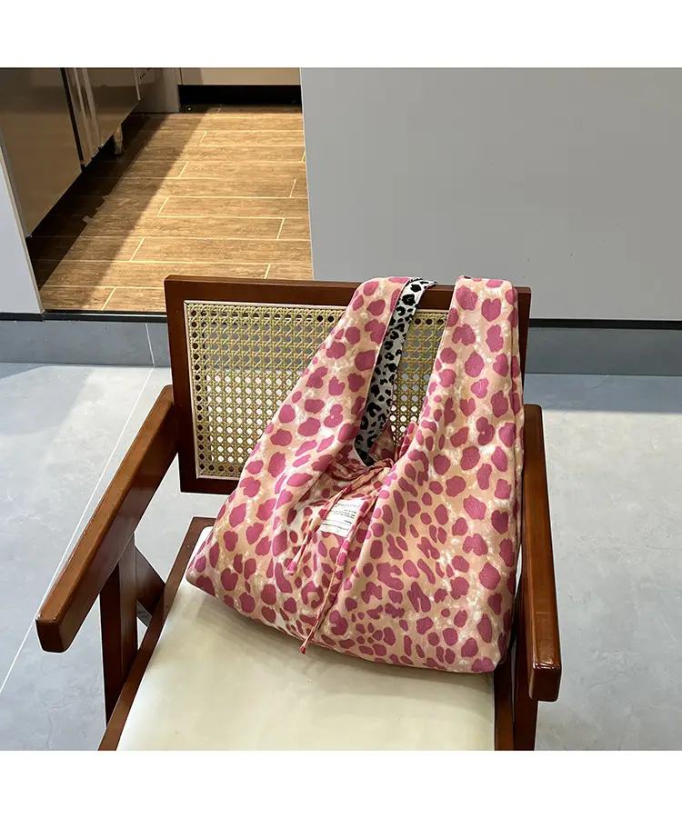 2025 Leopard Print College Student Commuting Bag Large Capacity Casual Shoulder Bag — feature 2