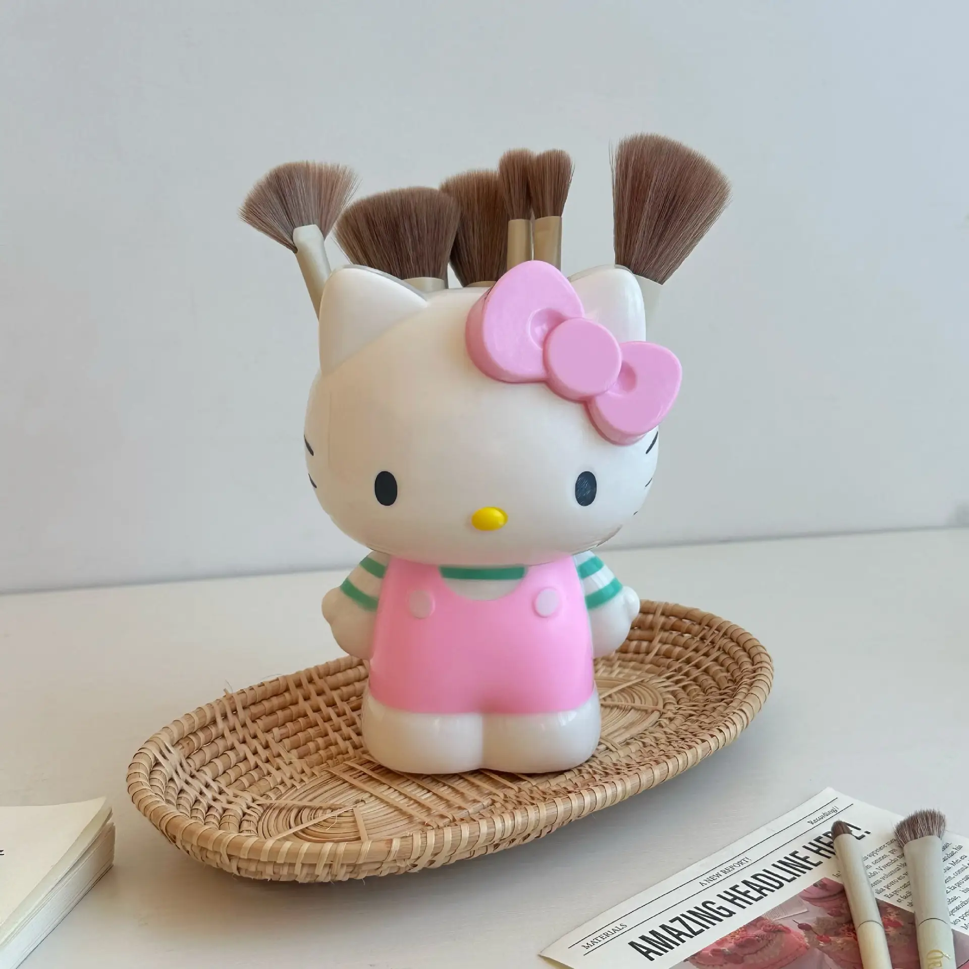 Hello Kitty & Me My Beauty Brush Storage Tube - Image 1