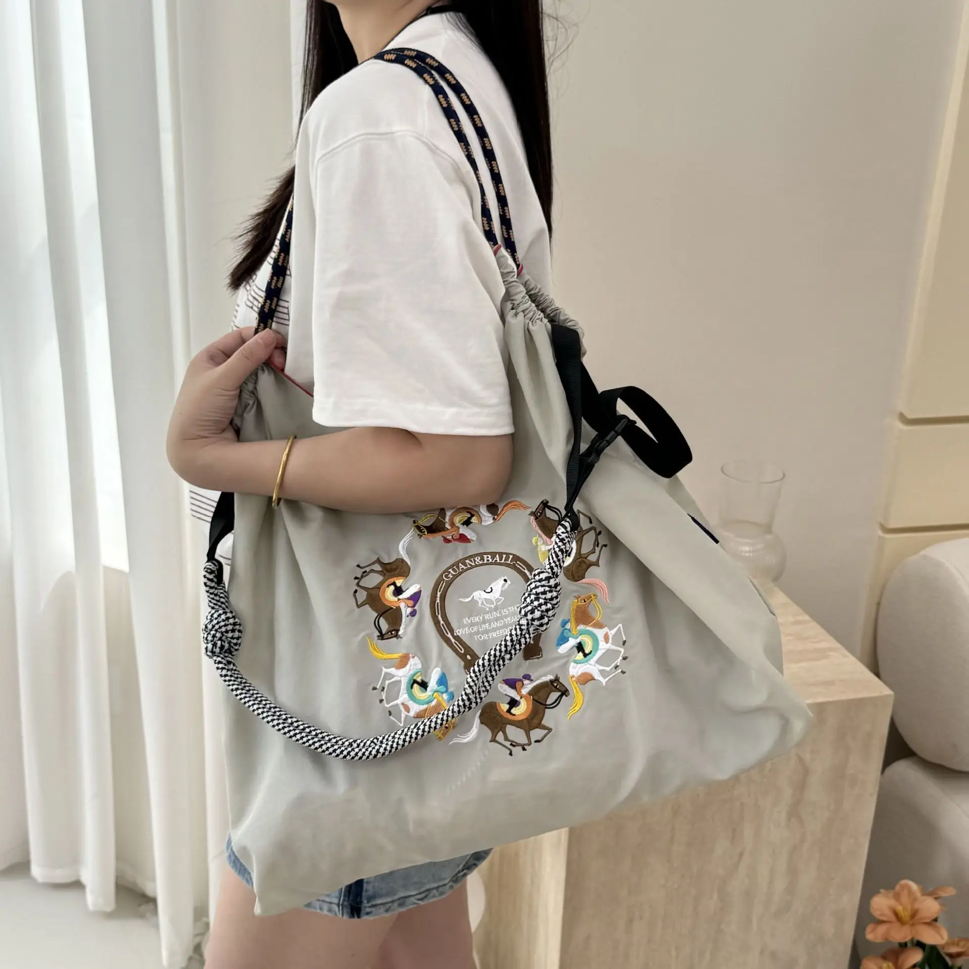 New Embroidered Shoulder Bag for Women - Image 24