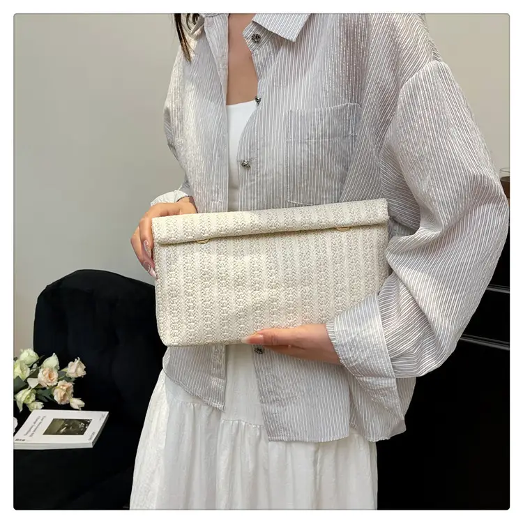 Women Straw Crossbody Bag Small Square Design — feature 14