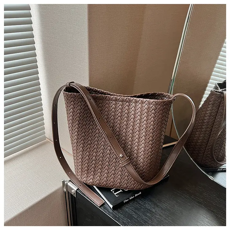 White Woven Crossbody Bag for Women Summer Commute — feature 10