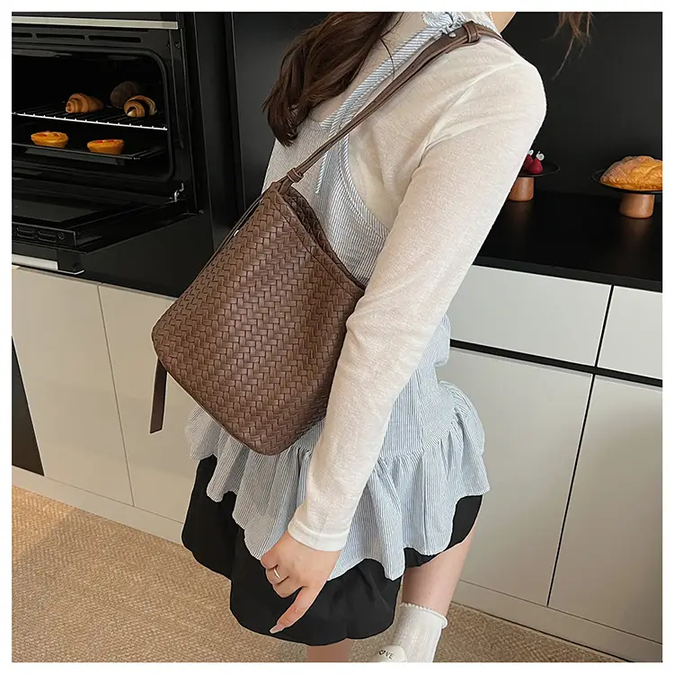 White Woven Crossbody Bag for Women Summer Commute — feature 17