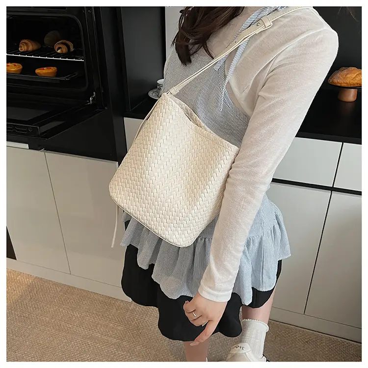 White Woven Crossbody Bag for Women Summer Commute — feature 21