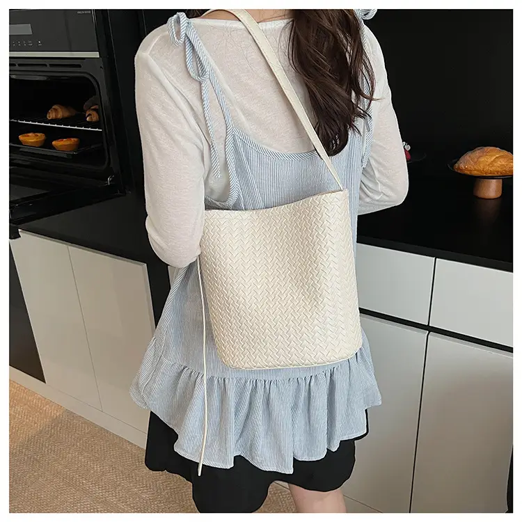 White Woven Crossbody Bag for Women Summer Commute — feature 22