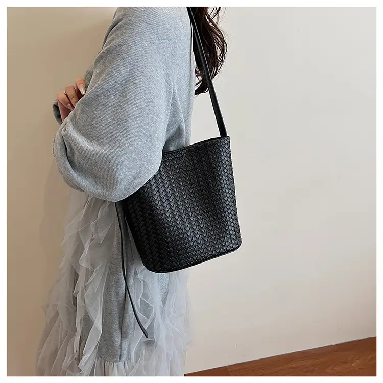 White Woven Crossbody Bag for Women Summer Commute — feature 28