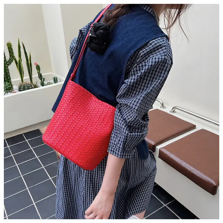 White Woven Crossbody Bag for Women Summer Commute — feature 30