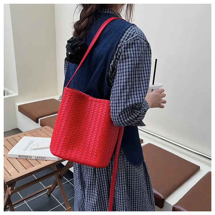 White Woven Crossbody Bag for Women Summer Commute — feature 32