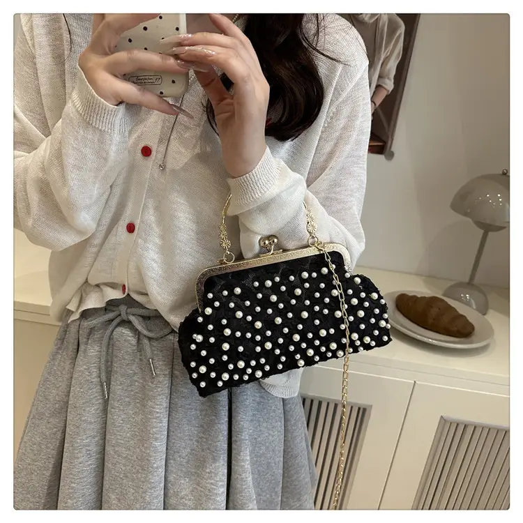 2025 Summer White Pearl Clip Shoulder Bag — feature 17
