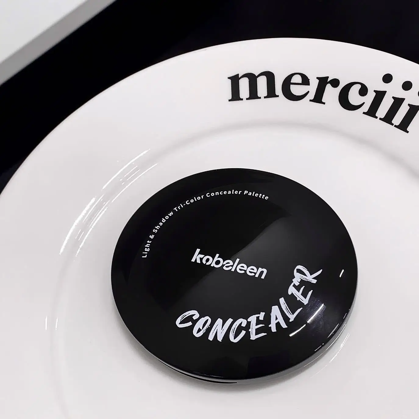 Three-Color Concealer Palette for Acne & Dark Circles — feature 16