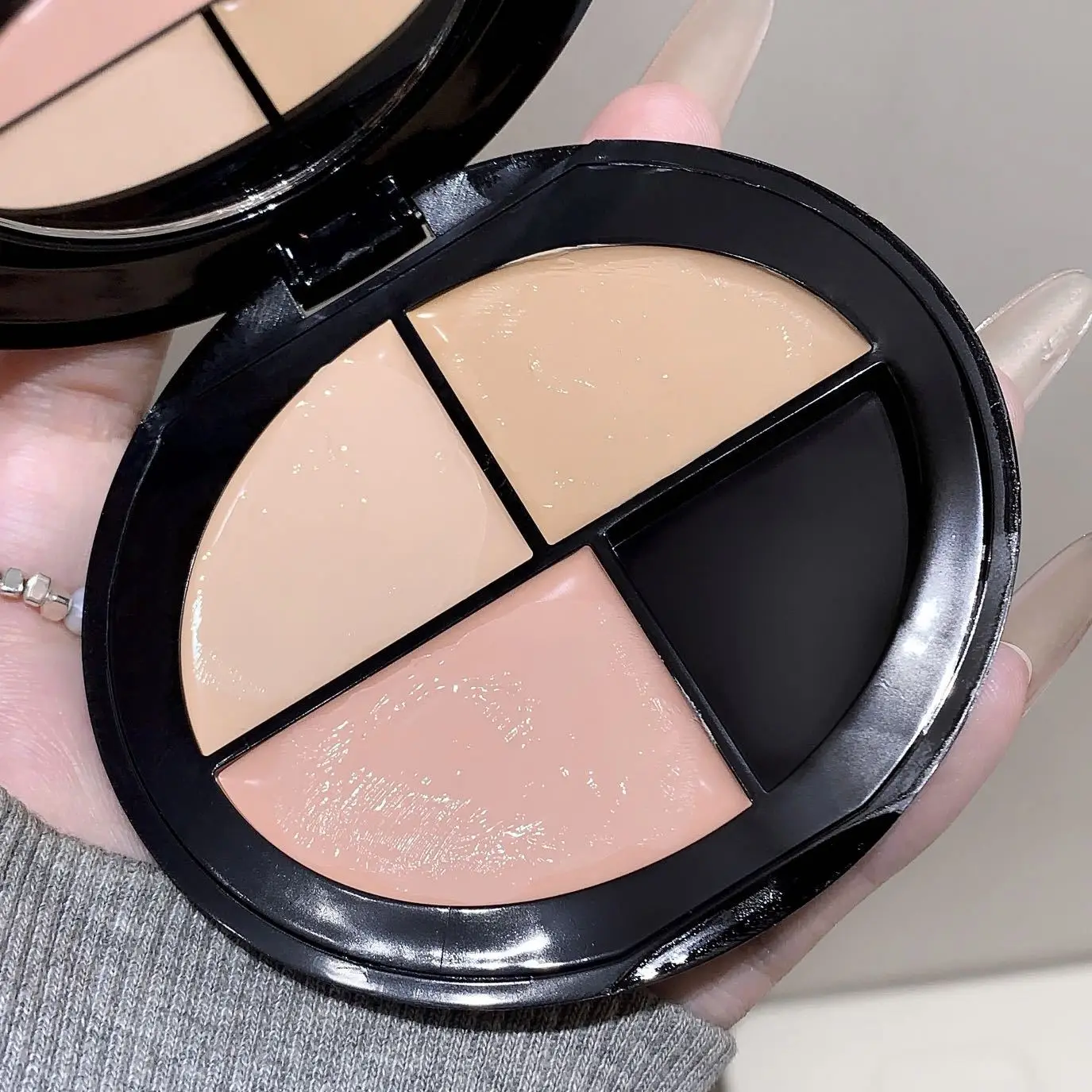 Three-Color Concealer Palette for Acne & Dark Circles — feature 21