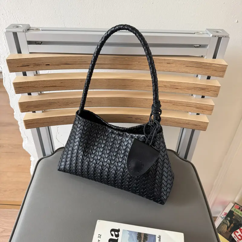 Retro Woven Commuter Bag Women Shoulder Bag 2025 — feature 21
