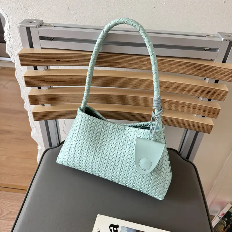 Retro Woven Commuter Bag Women Shoulder Bag 2025 — feature 22