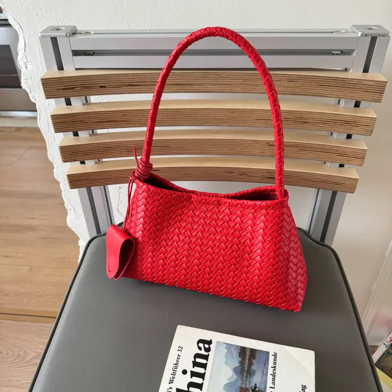 Retro Woven Commuter Bag Women Shoulder Bag 2025 — feature 23