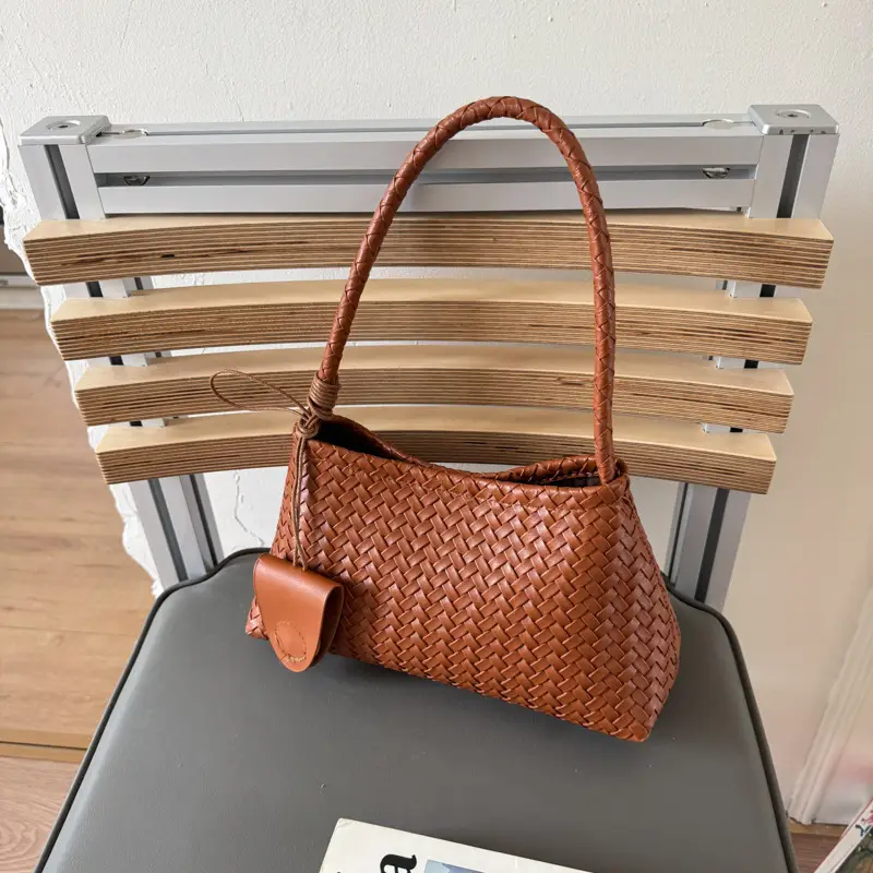 Retro Woven Commuter Bag Women Shoulder Bag 2025 — feature 24