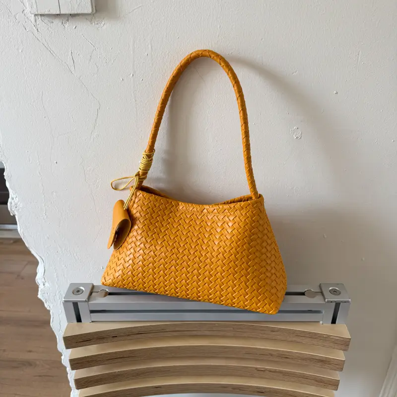 Retro Woven Commuter Bag Women Shoulder Bag 2025 — feature 25