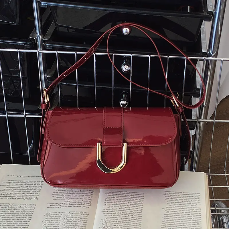Retro Burgundy Horseshoe Buckle Shoulder Bag - Image 2