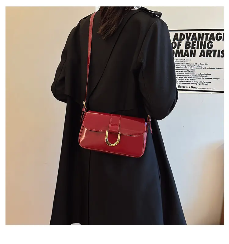 Retro Burgundy Horseshoe Buckle Shoulder Bag — feature 11