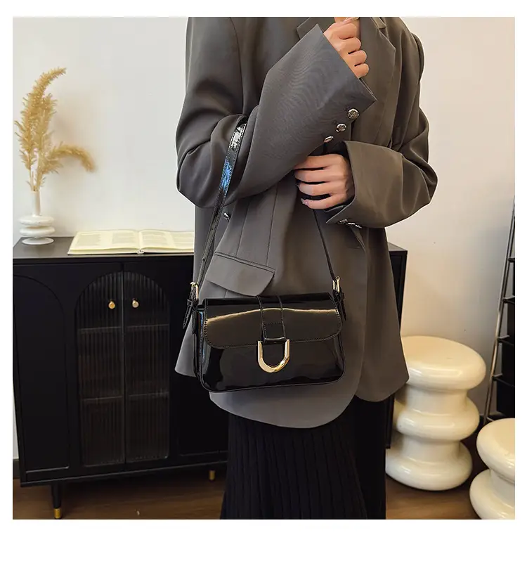 Retro Burgundy Horseshoe Buckle Shoulder Bag — feature 20