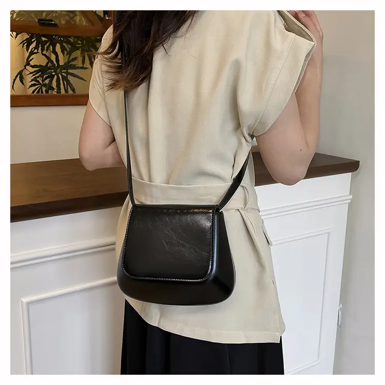 Retro Maillard Saddle Bag Chestnut Large Capacity — feature 11